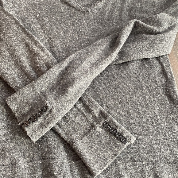 Jax essentials sweater in size small made with silk and cashmere blend. - Picture 4 of 7